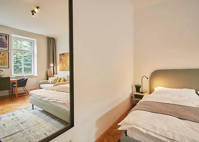 Posh Studio Apartment - Stylish & Urban